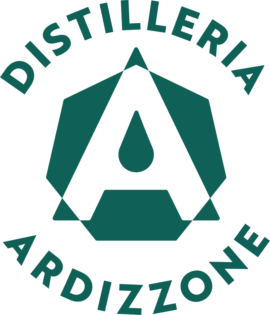 Logo con il testo 'Distielleria Arizzone' e un simbolo centrale che comprende una goccia e la lettera 'A' stilizzata