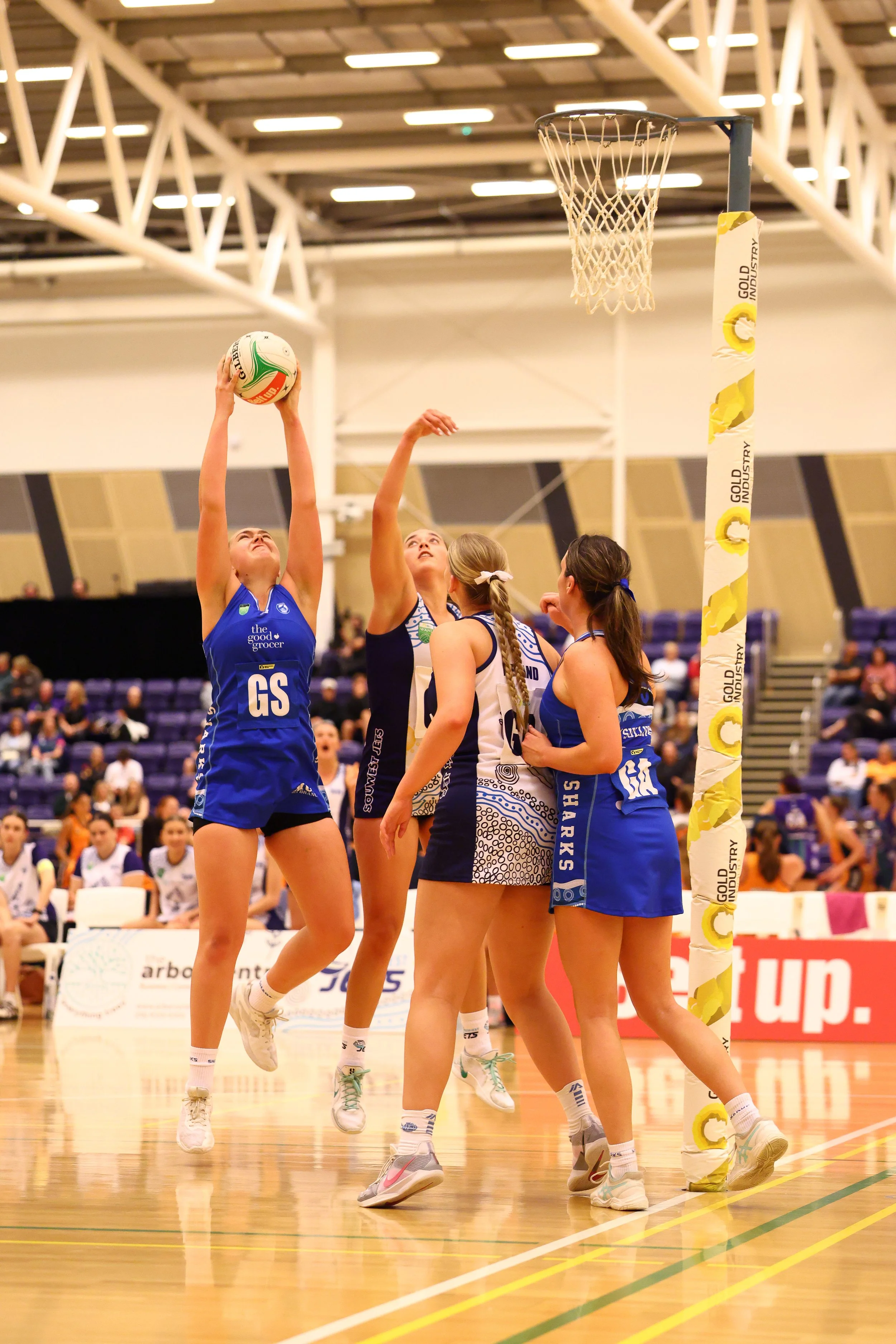 R1 21U 2026 SALLY DM W BALL REACHING.jpg