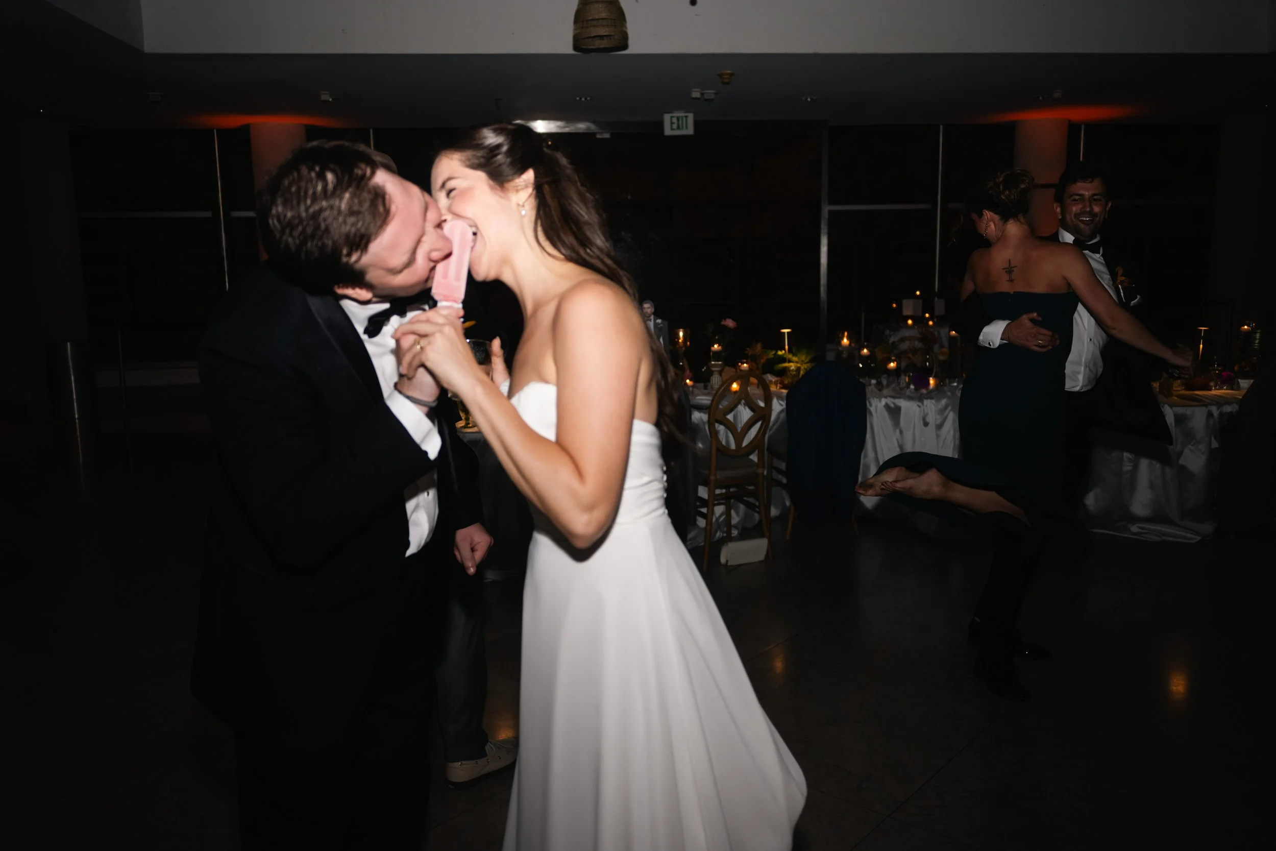 couple-kissing-reception-dance-floor-mapr-san-juan-puerto-rico-wedding.jpg