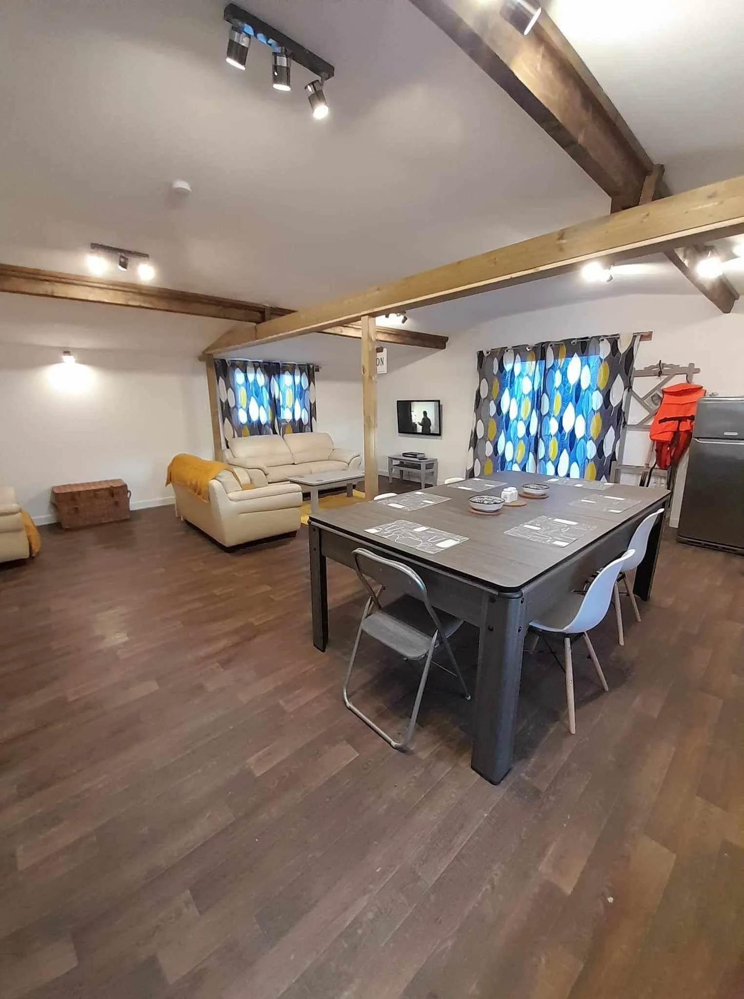 lodge3.jpg