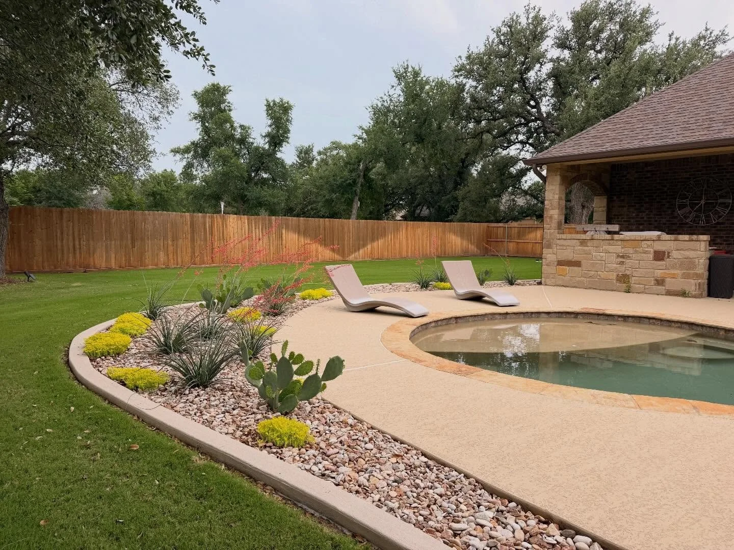 When you come back to an install from a year ago to see it looking fantastic (&amp; the clients want you to do more work!)&hellip;its the best! 

Let Jaquelyn at Vitex Design Co. help you go from blank slate to wow factor this spring. 

#landscaper #