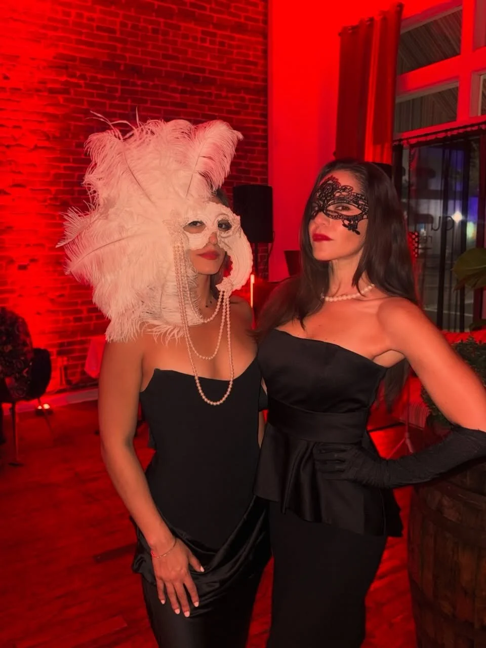 Well, that was fun! Masquerade ball ✔️. My feet are hurting today 💃🏻. That means it was a good night. From a structured and disciplined day to day life to a night of dressing up, and dancing all night. What a great balance. Thank you @loulozad for 