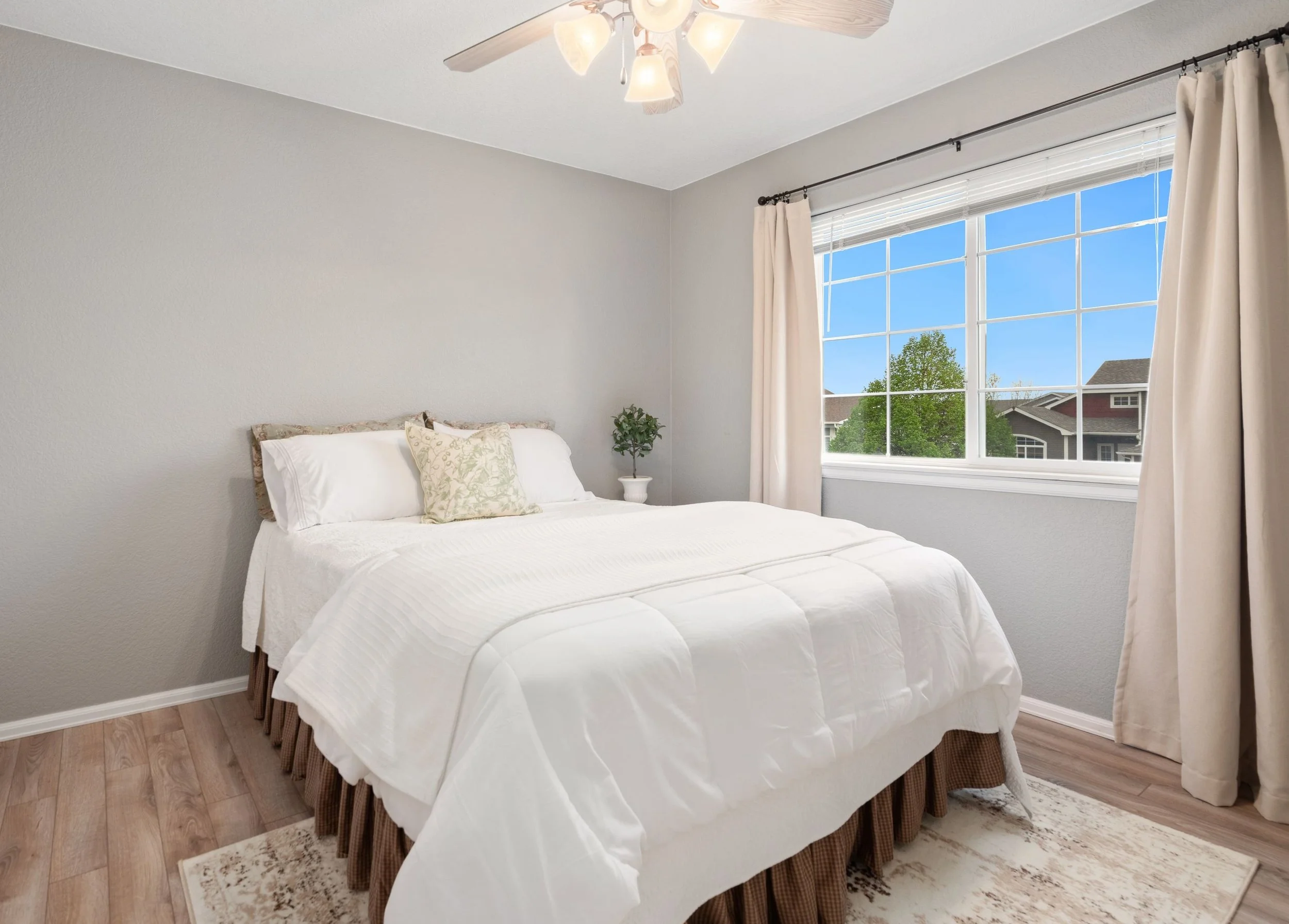 CO photo - guest room 1.jpg