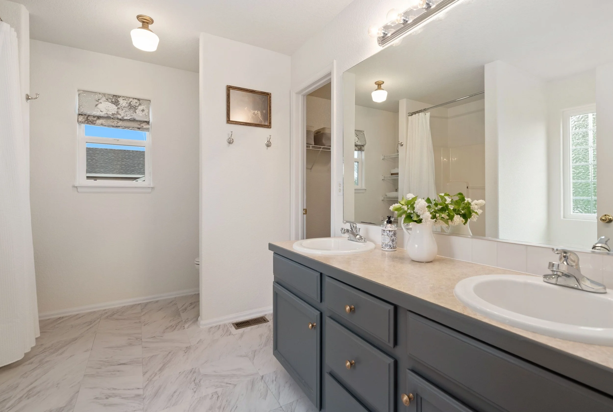 CO photo - master bath.jpg