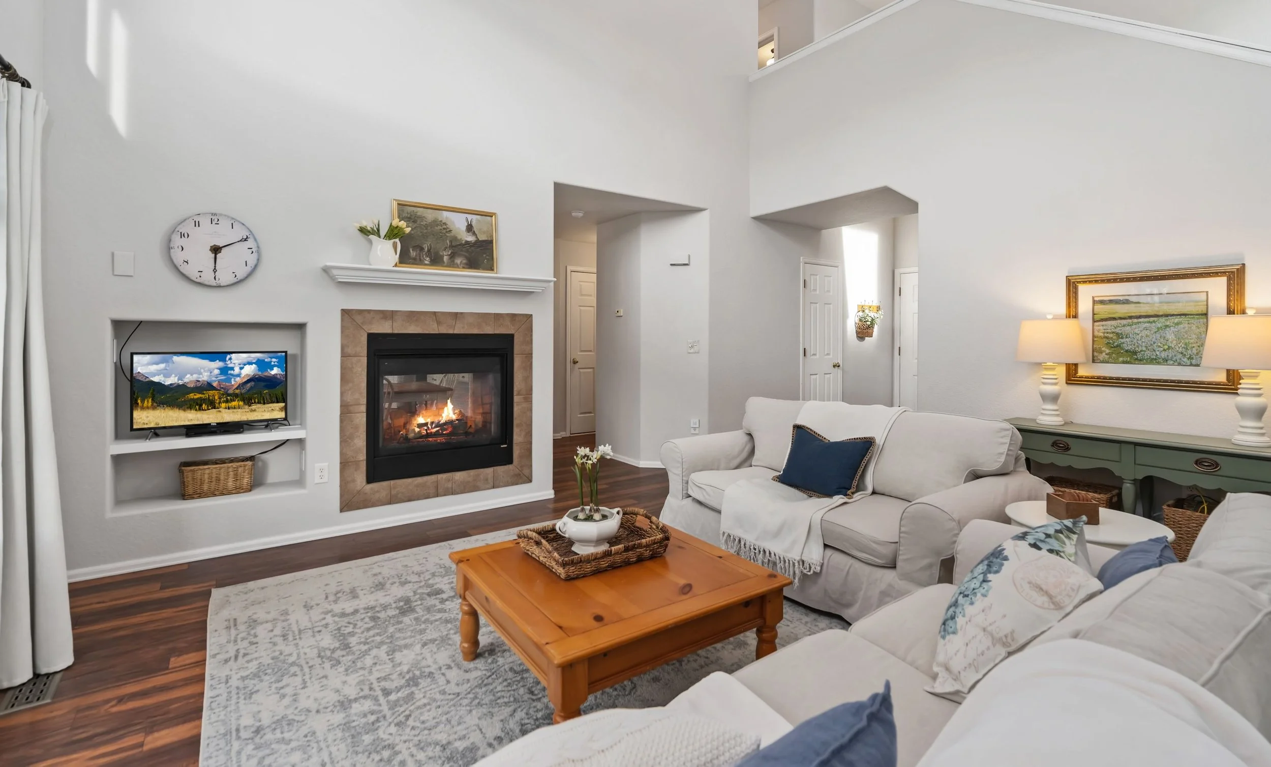 CO photo - living room 2.jpg