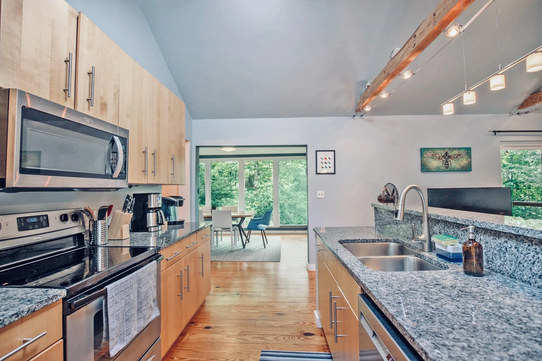 Kitchen long shotjpg.jpeg