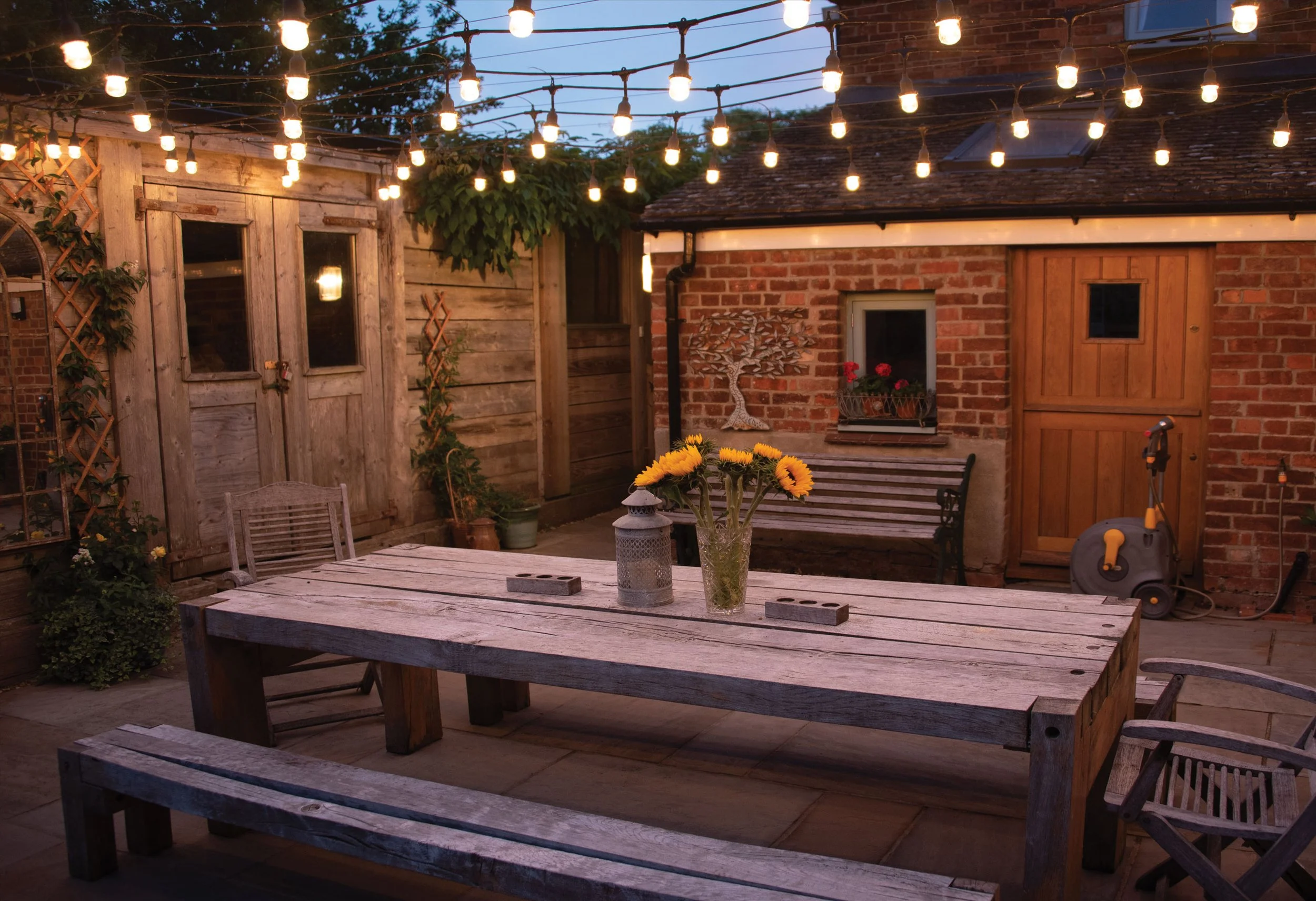 37-Evening-in-the-courtyard.jpg