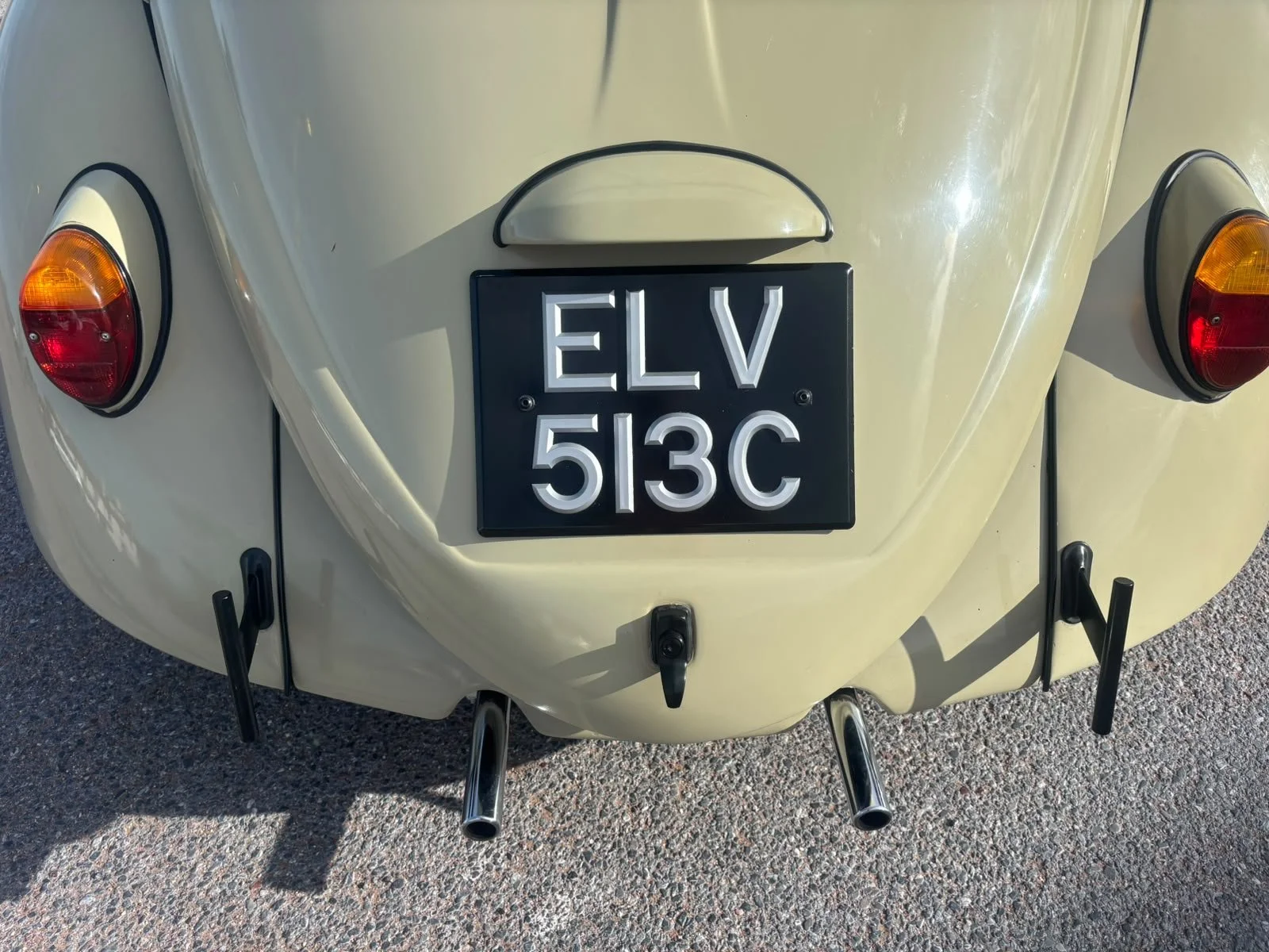 Rear of Elvis the cream VW Beetle showing its ELV 513C number plate