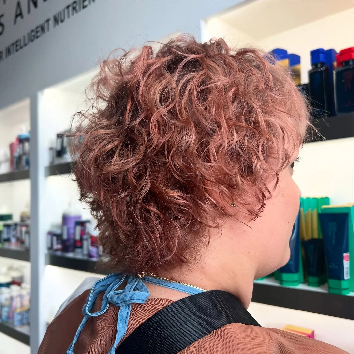 🌹⚜️ Rose Gold pixie ⚜️🌹
Love love love her texture!!
Colored and styled with R+Color and R+Co Core