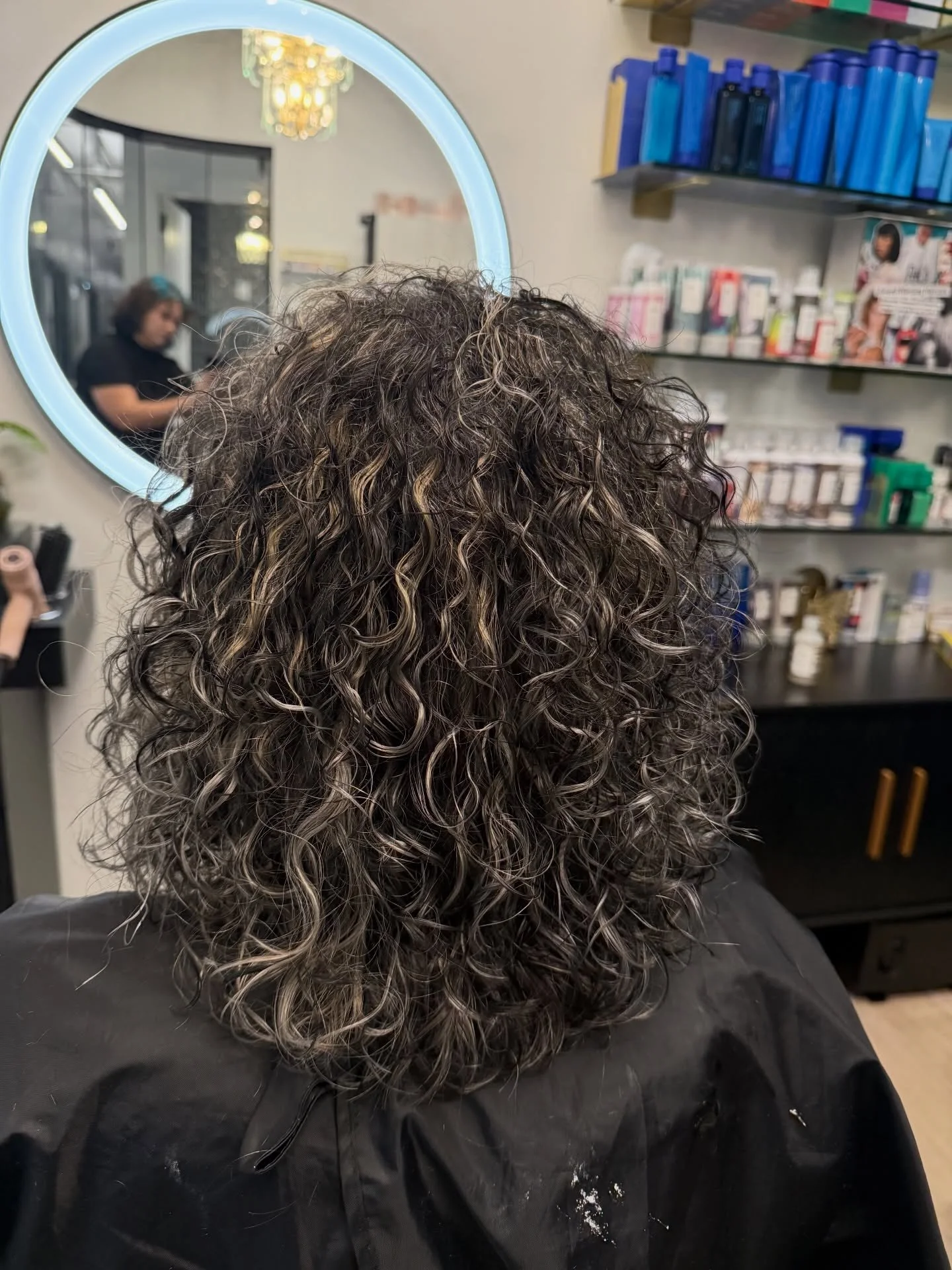 🚧 COLOR CORRECTION IN PROGRESS 🚧
Session one completed for this fun new friend! We started this color correction with a heavy band of solid yellowing blonde through the ends and very tired texture. We did a corrective full high and low light to bri