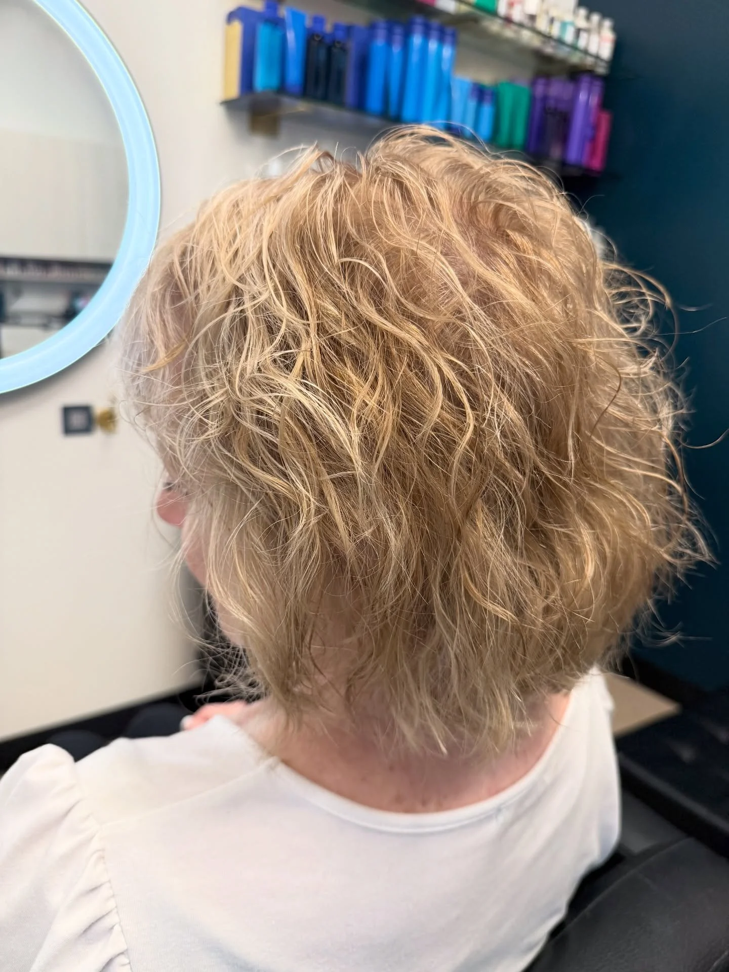 Upgraded her previous flat box color with new dimension and explored her natural texture with a fresh cut and diffuse! 💕