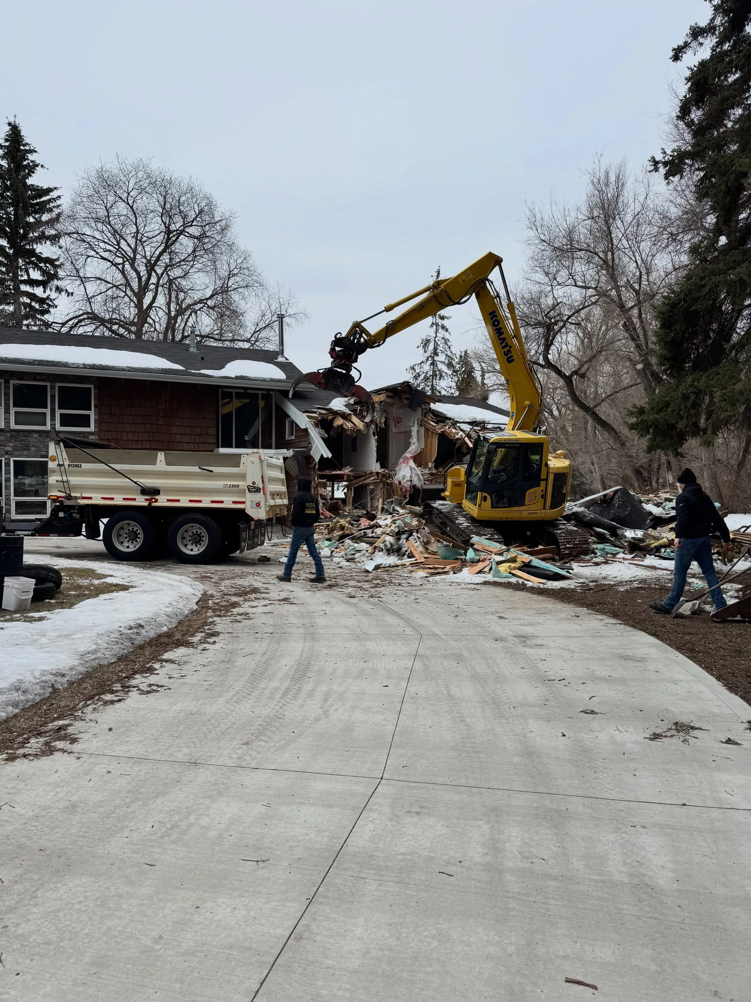 Flashback to the beginning... when our design plan was simply &ldquo;hit it harder.&rdquo; 😂 Demolition was messy, loud, and somehow one of the most satisfying parts of the entire build. It&rsquo;s crazy to see how far we&rsquo;ve come! #sherwoodpar