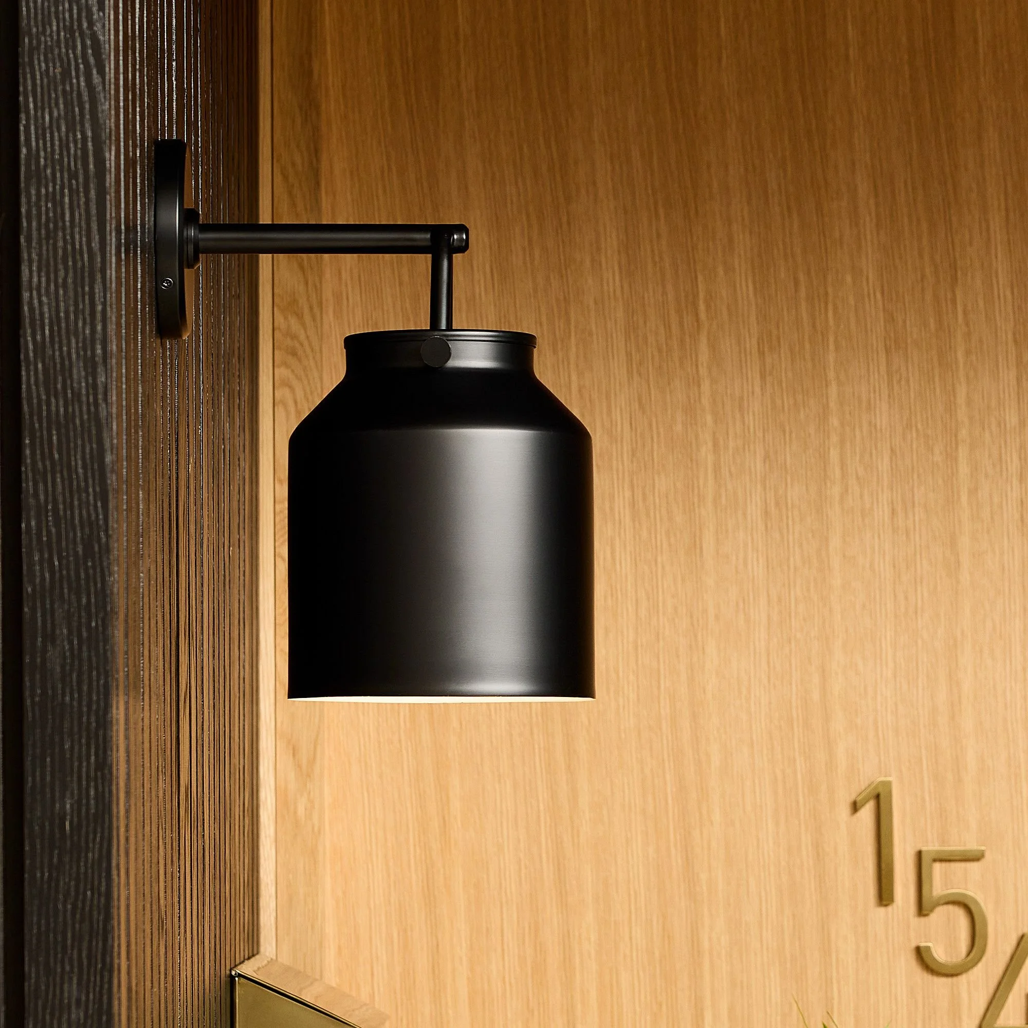 henry-outdoor-sconce-75-16-xl.jpg