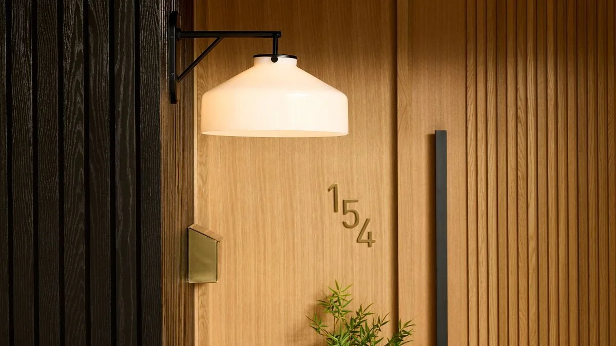 henry-outdoor-sconce-75-16-fwh.jpg