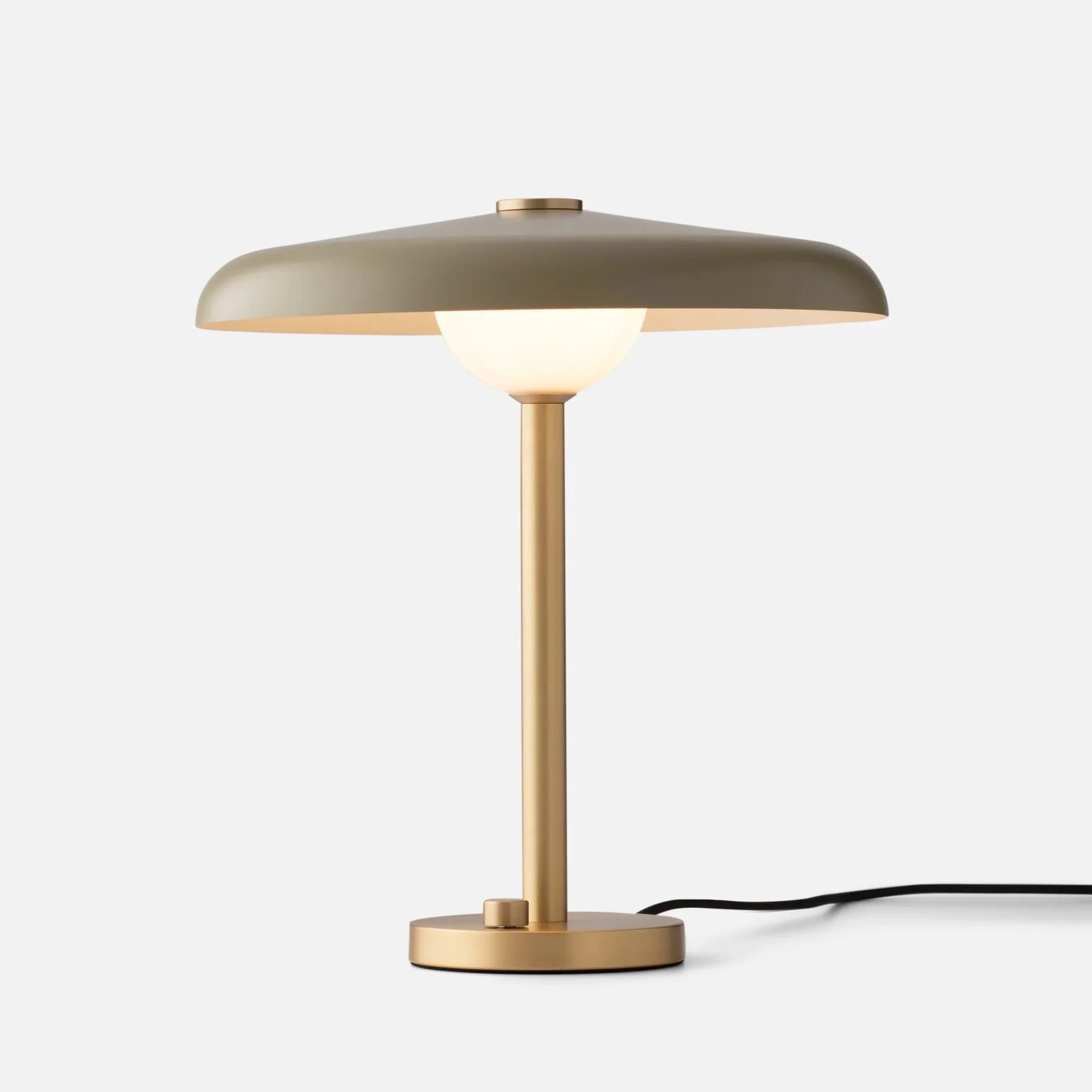 fall24_141857_caldera-15_-table-lamp_-nb-ln-s_light-on_silo-_1x1_jw.jpeg