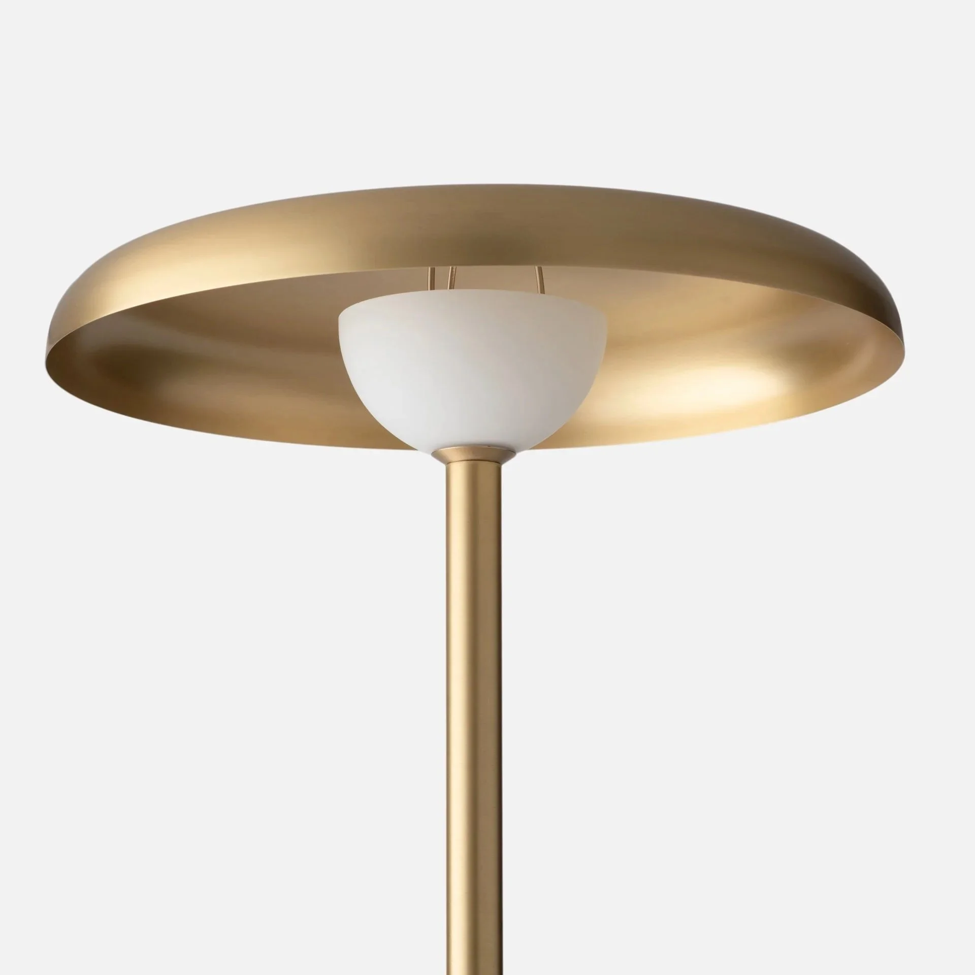 fall24_141870_caldera-floor-lamp-nb-nb_detail2_silo-_1x1_jw.jpeg