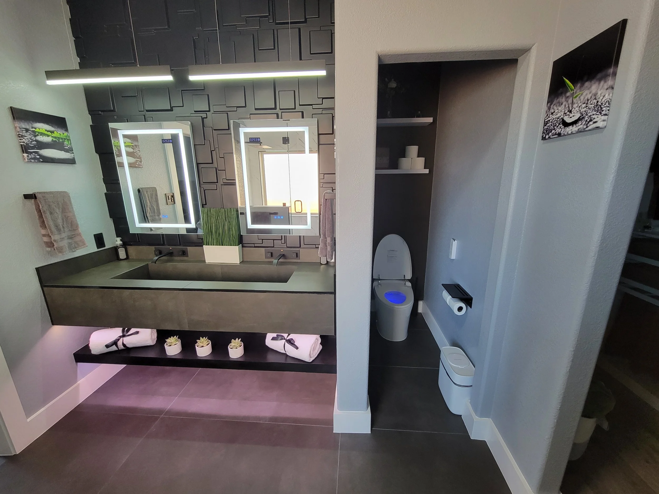 Custom sink with linear drain