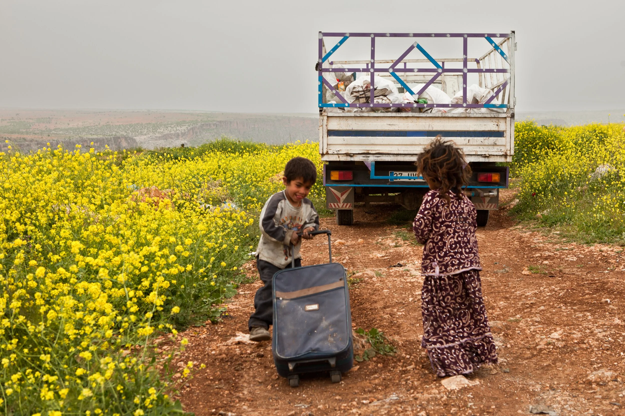 5a_MG_6254 gypsy children.copy.jpg