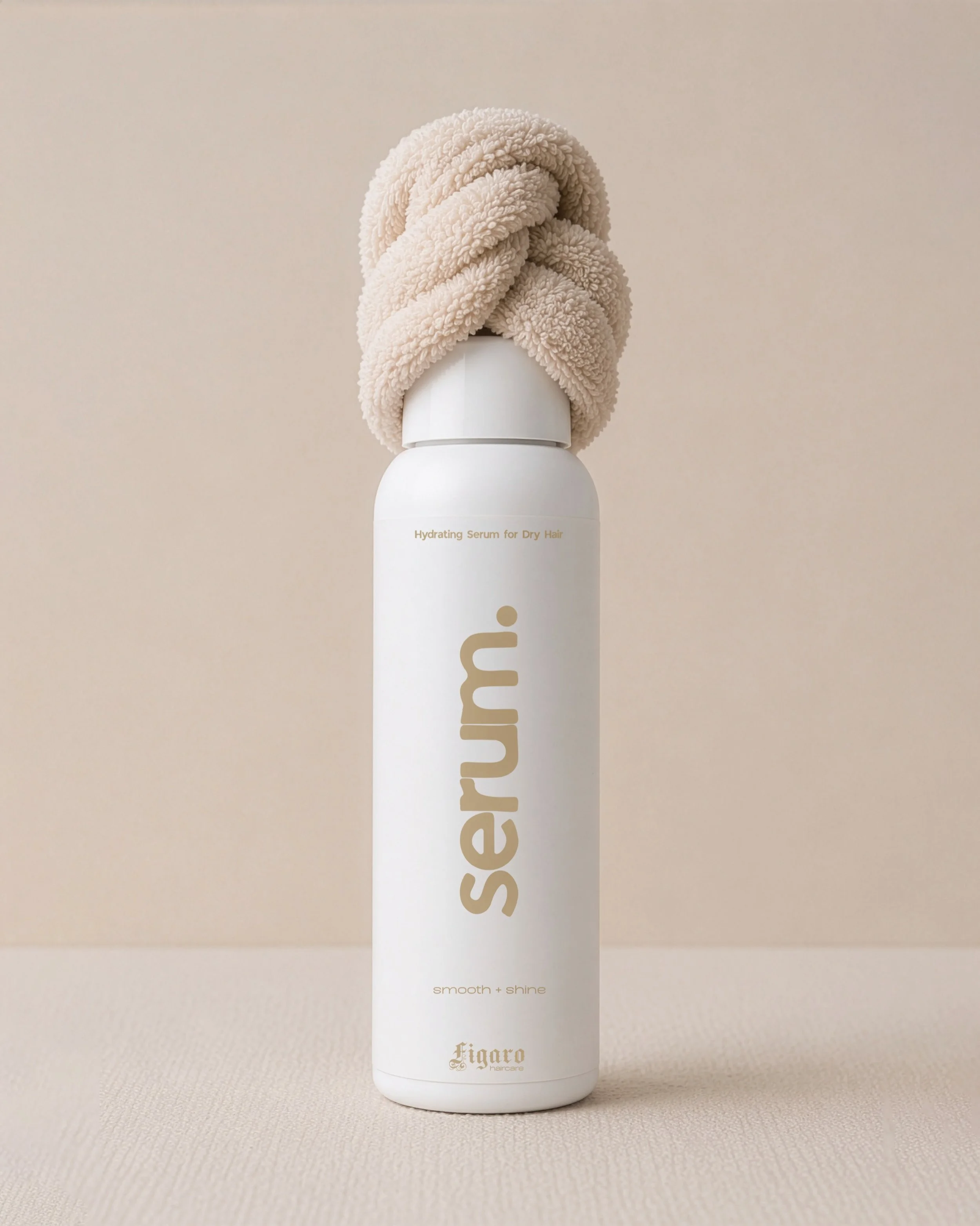Prvi korak po brisači. Zadnji korak do popolnih las.

Zavit trenutek. Razkrit sijaj.

Kot finish po osvezilnem tu&scaron;u nekaj kapljic serum. za mehkobo, gladkost in sijaj, ki ostane tudi po tem, ko se jutro konča. Smooth + Shine.

Kmalu na voljo t