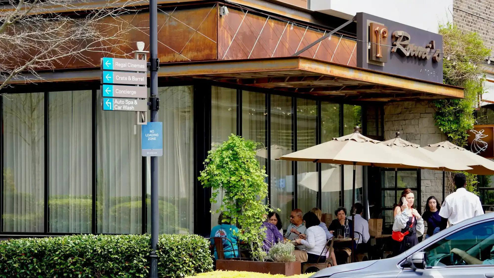 Outdoor restaurant with commercial insurance