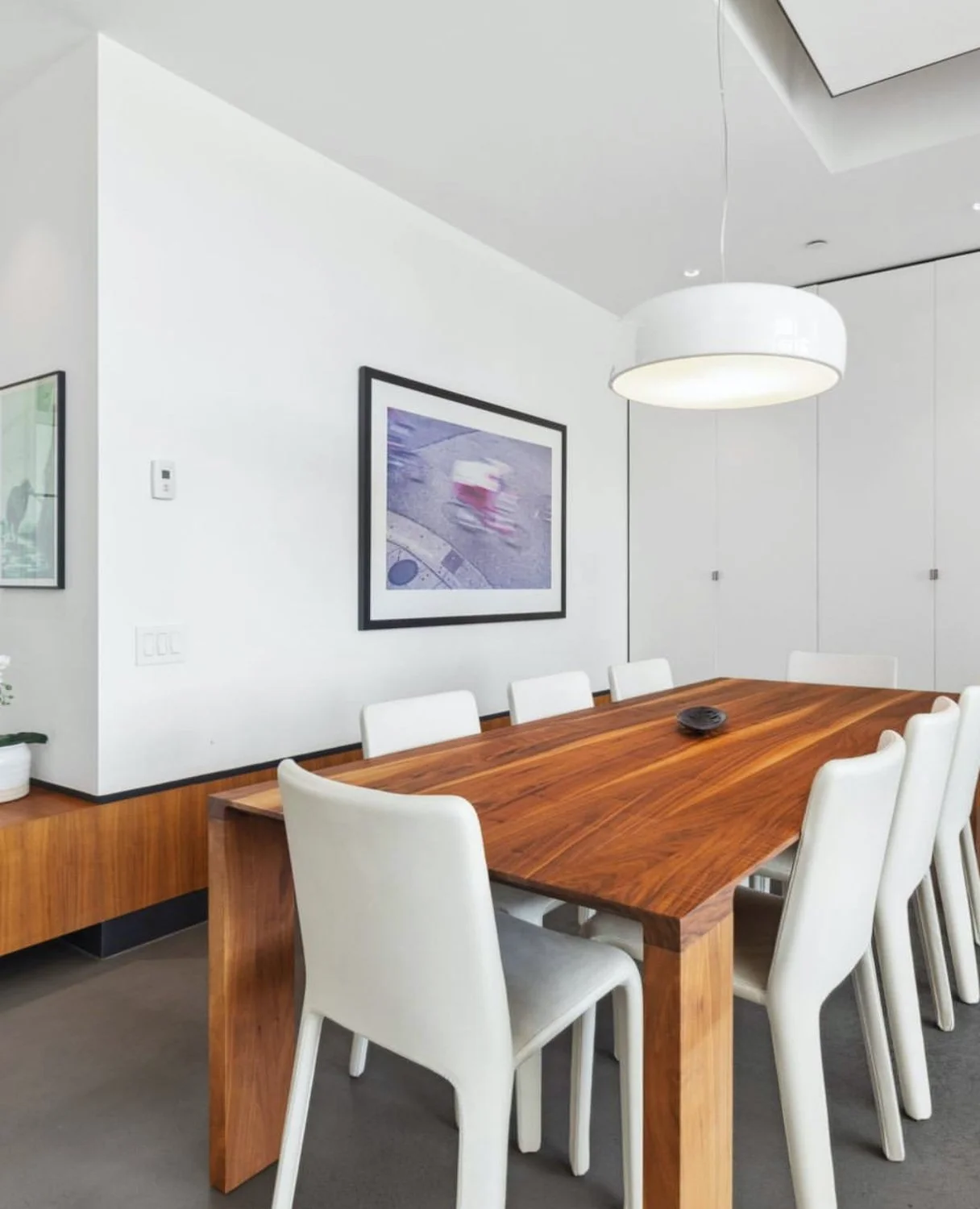 before-dining-room-owercrowded-yaletown-vancouver.jpeg