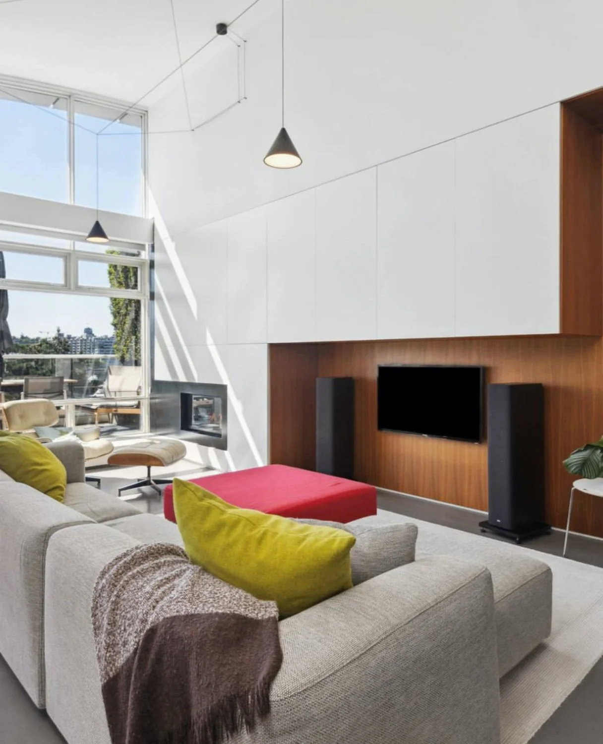 before-oversized-furniture-staging-yaletown-vancouver.jpeg
