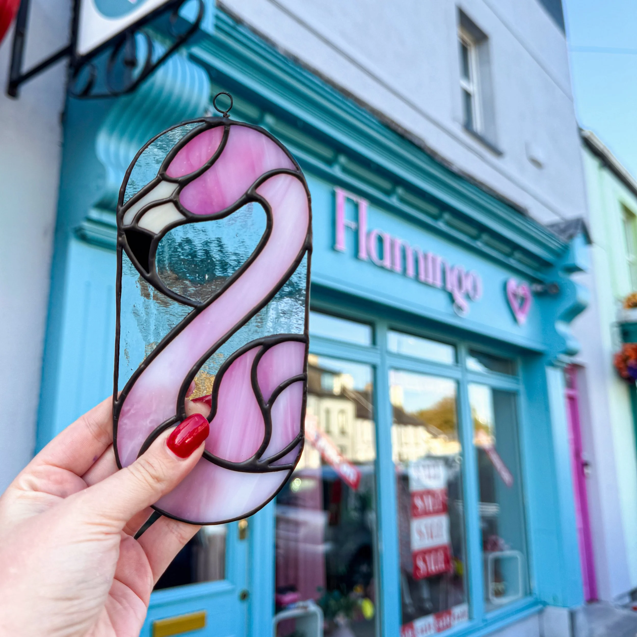 Inspiration is everywhere if you know where to look 🦩✨

#stainedglass #glassart #stainedglassartist #irishartist #flamingoart