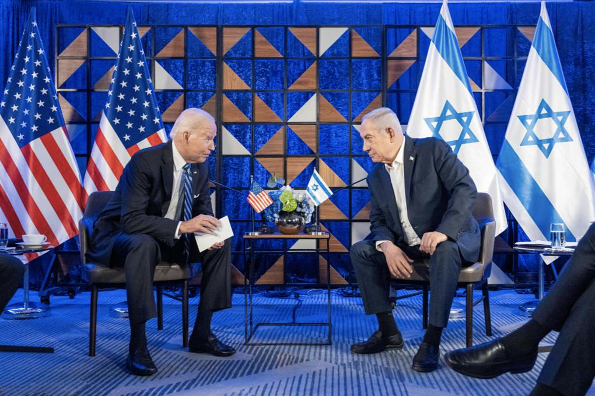 How have the political parties of the United States responded to a shifting public opinion on Israel?