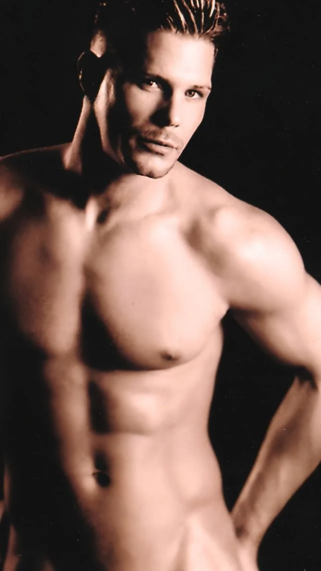 THIS PERFORMER WAS A HUNK FROM THE MIDWEST