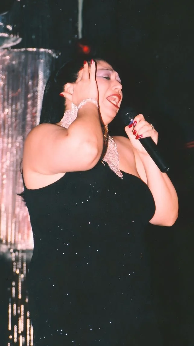 DIVA MARI SINGING