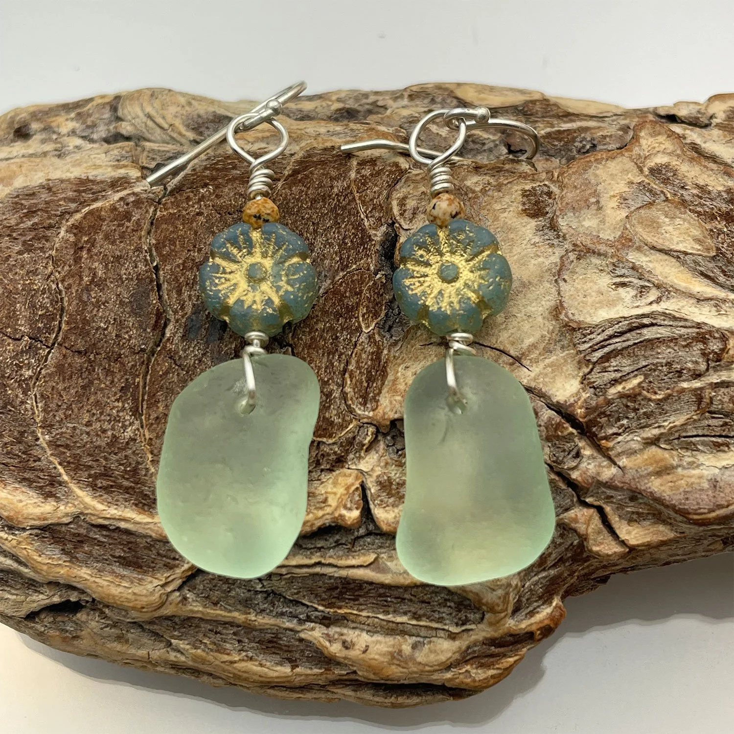 1-3-25earrings04.jpg