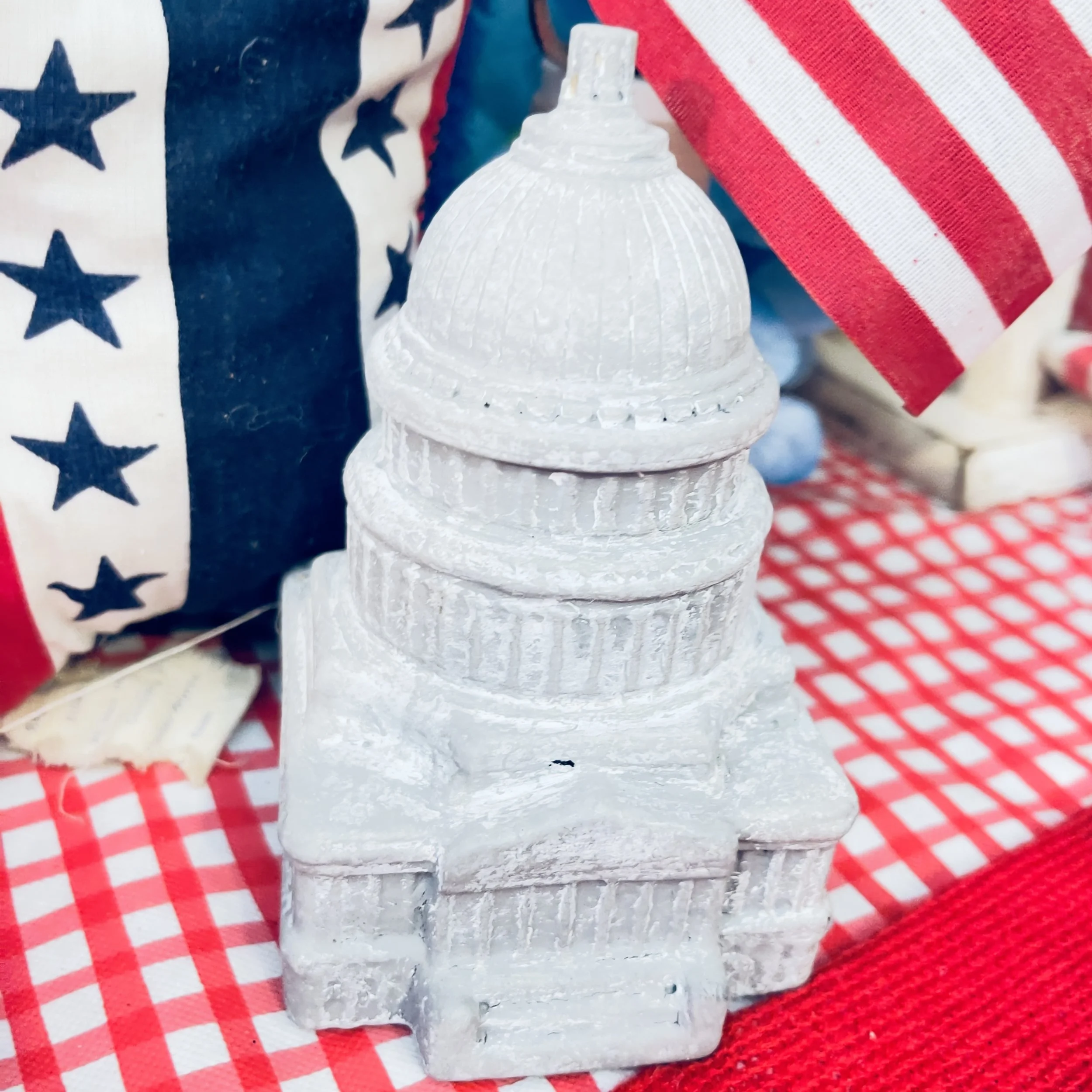 USA Capitol Building Statue