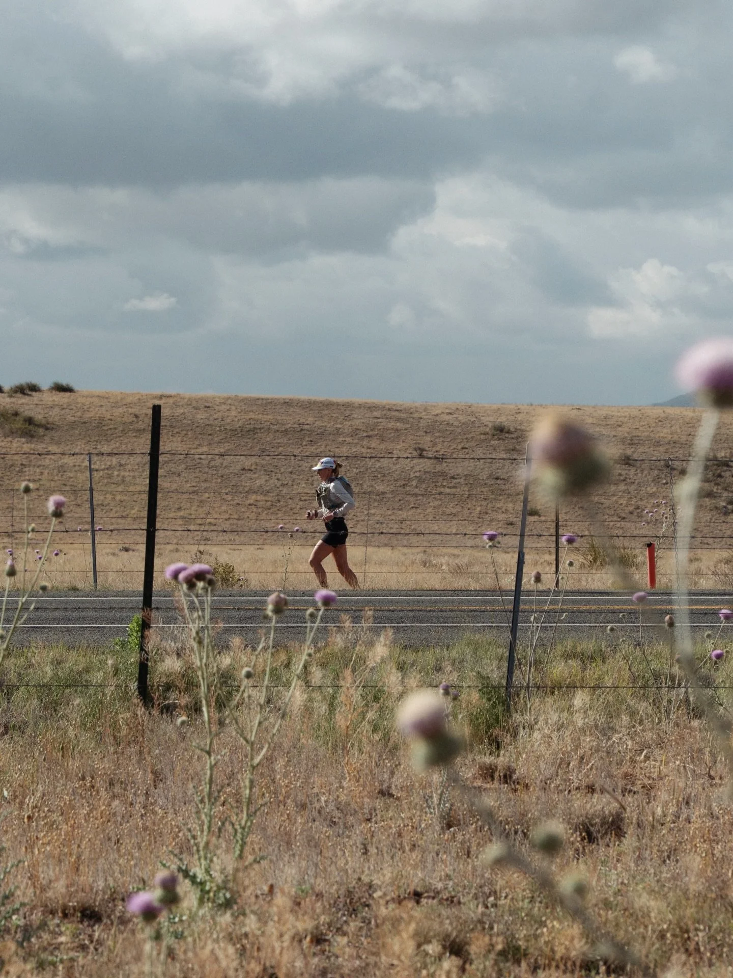 COCODONA 250 // DAY 2
&bull;
Last night was a doozie 😵&zwj;💫
But today Kat bounced back strong!
The weather was ideal for getting on the gas, and vibes were high as pacers entered the chat.
&bull;
After some stellar sections with @becs_slc , Kat wa
