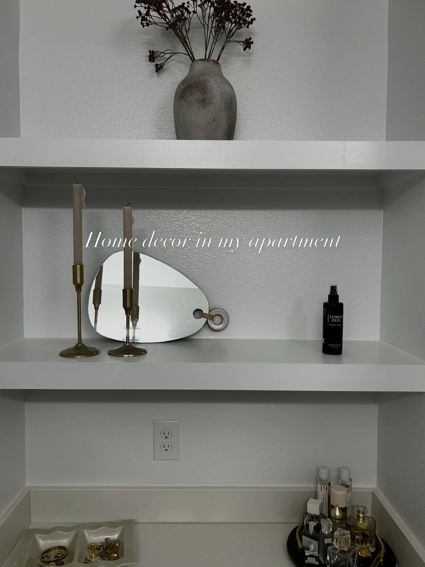 Welcome to my ✨girl apartment✨

Where the candles are always lit, the coffee table books are perfectly aligned, and there&rsquo;s always one more decor piece I&rsquo;m eyeing.

Decor sources: HomeGoods for unique pieces, Target for staples, Amazon fo