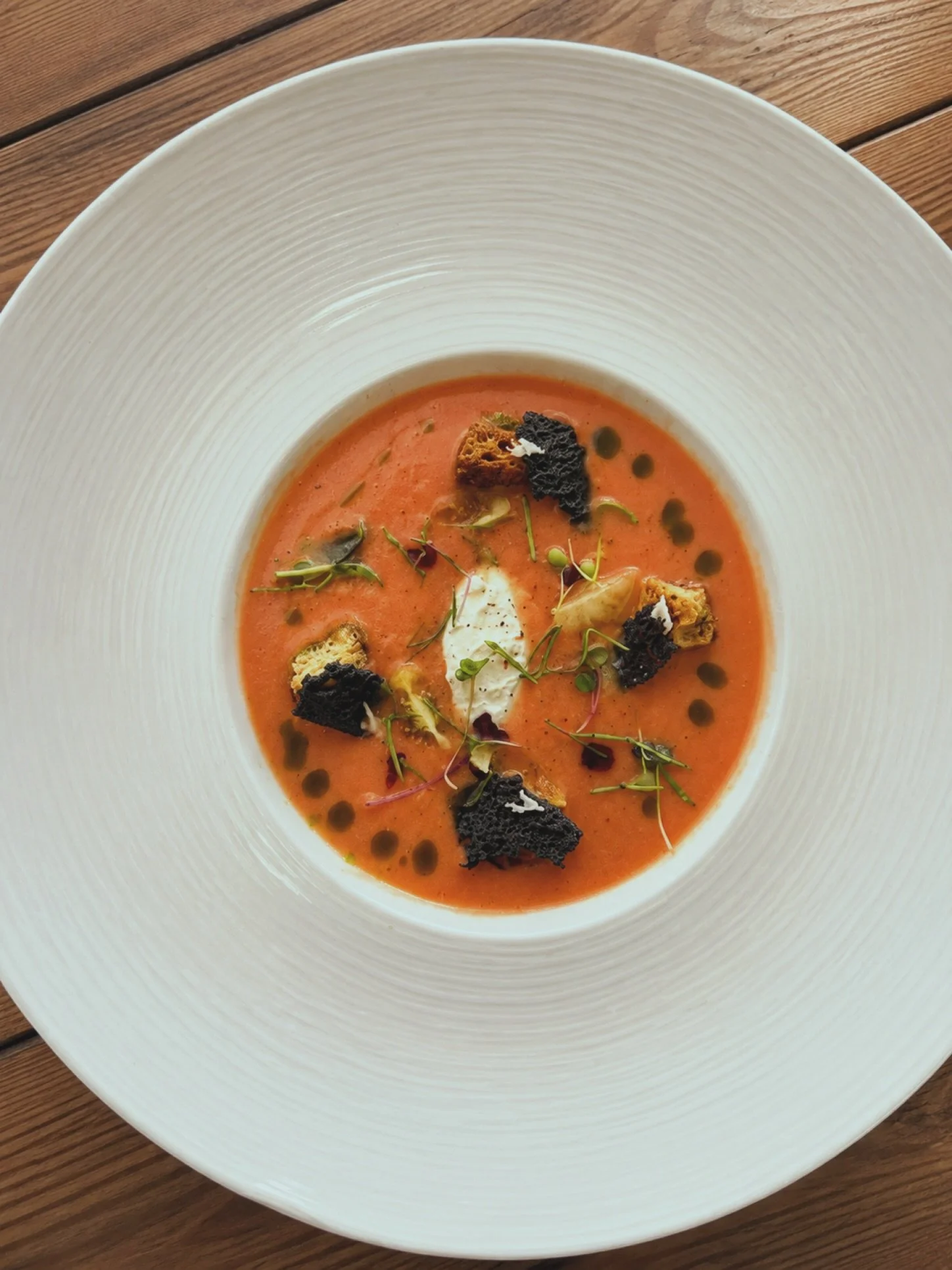 Discover our new special at Aloha : tomato gazpacho, crispy croutons &amp; fresh goat cheese 🌞🥄🌿🍅