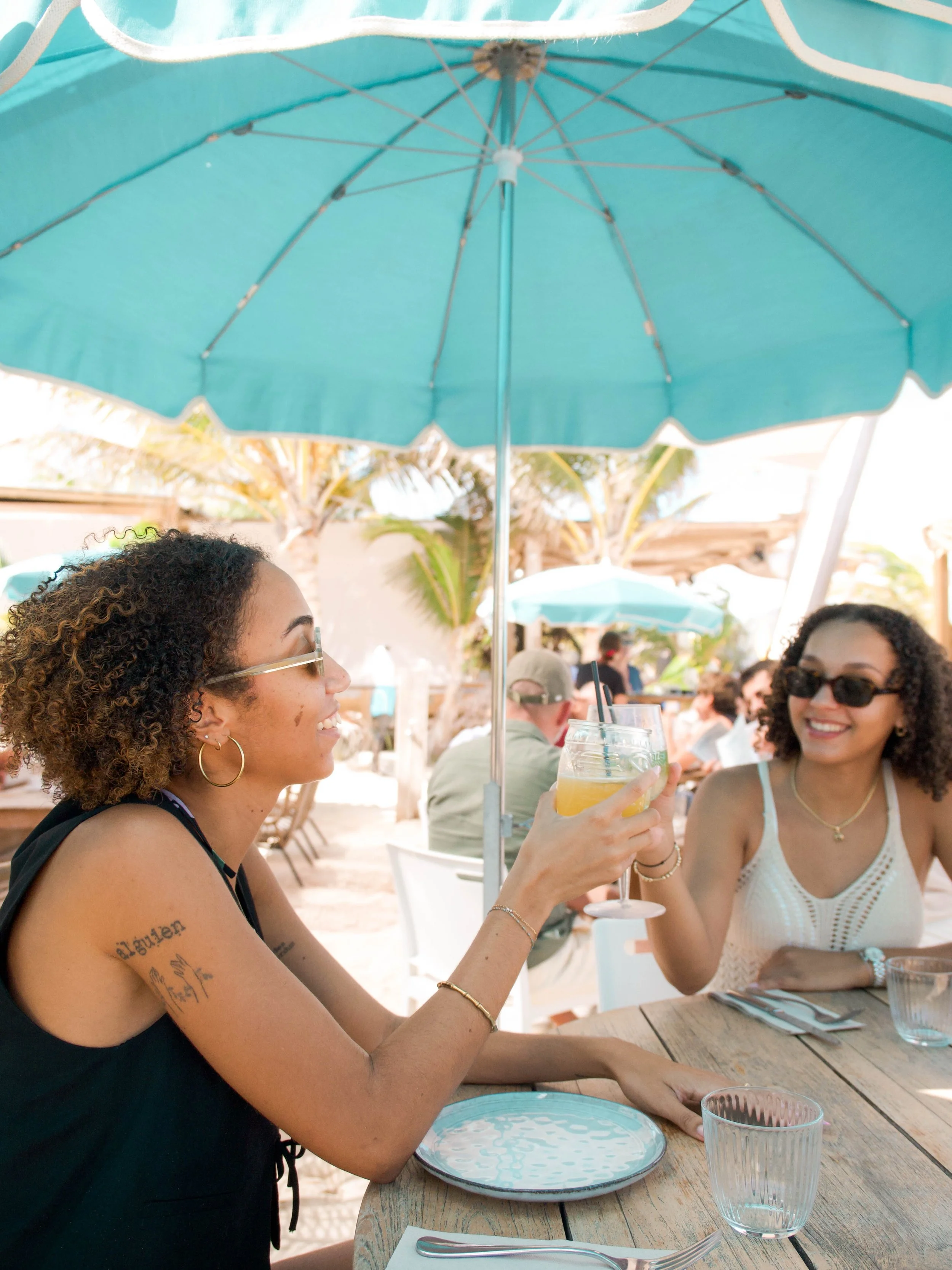 Lunch, cocktails &amp; good company. 
The perfect recipe for a day at the beach🍹🌞