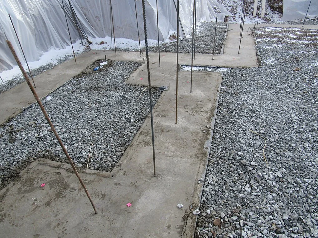 20" poured 4,000 concrete footer with rebar (RWS does not use gravel footers)