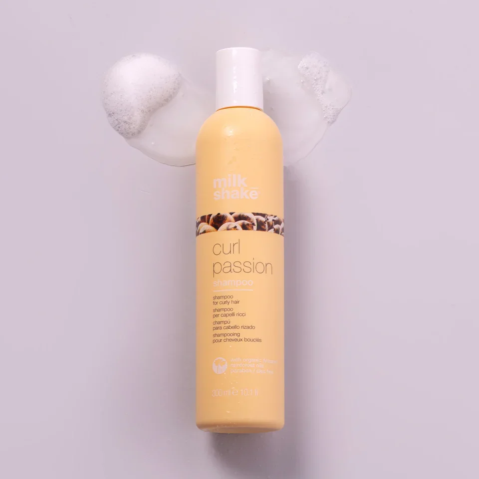 milk-shake-curl-passion-shampoo-lifestyle.webp