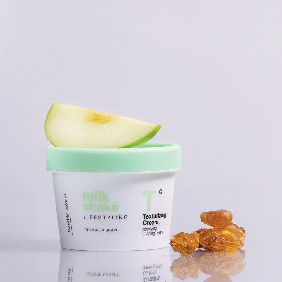 milk-shake-lifestyling-texturizing-cream-lifestyle.webp