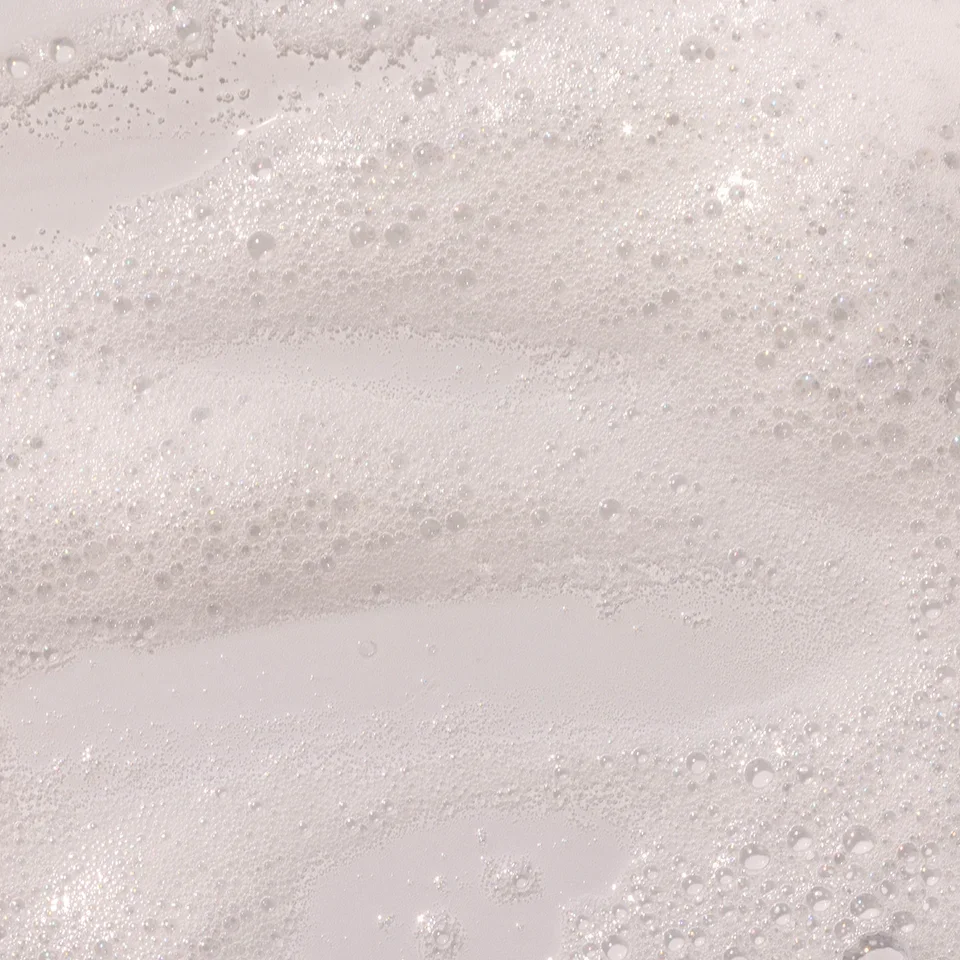 milk-shake-purifying-blend-shampoo-texture.webp
