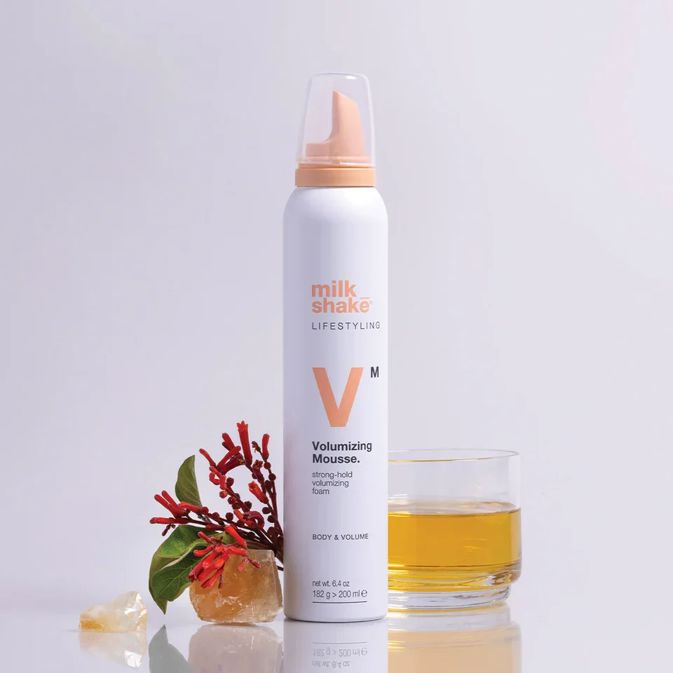 milk-shake-lifestyling-volumizing-mousse-lifestyle.webp