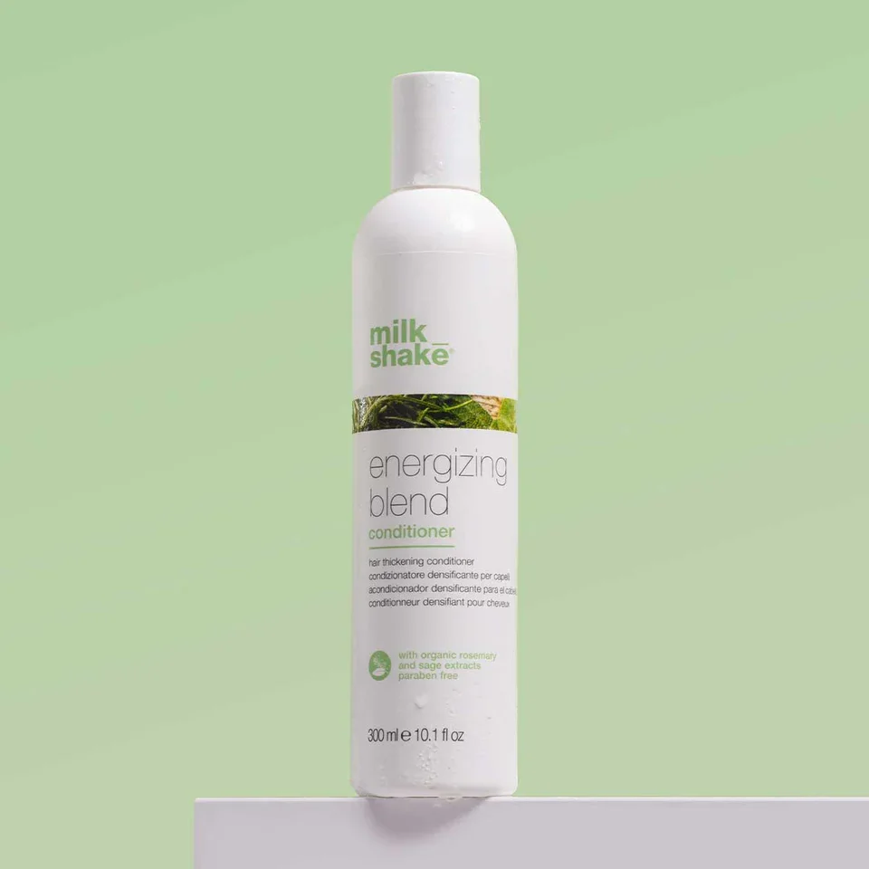 milk-shake-energizing-conditioner-lifestyle.webp