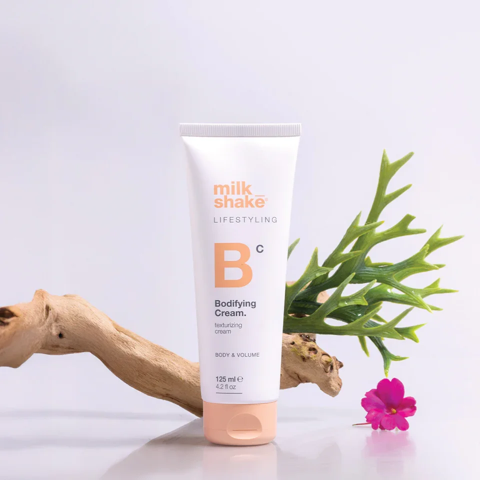 milk-shake-lifestyling-bodifying-cream-lifestyle.webp