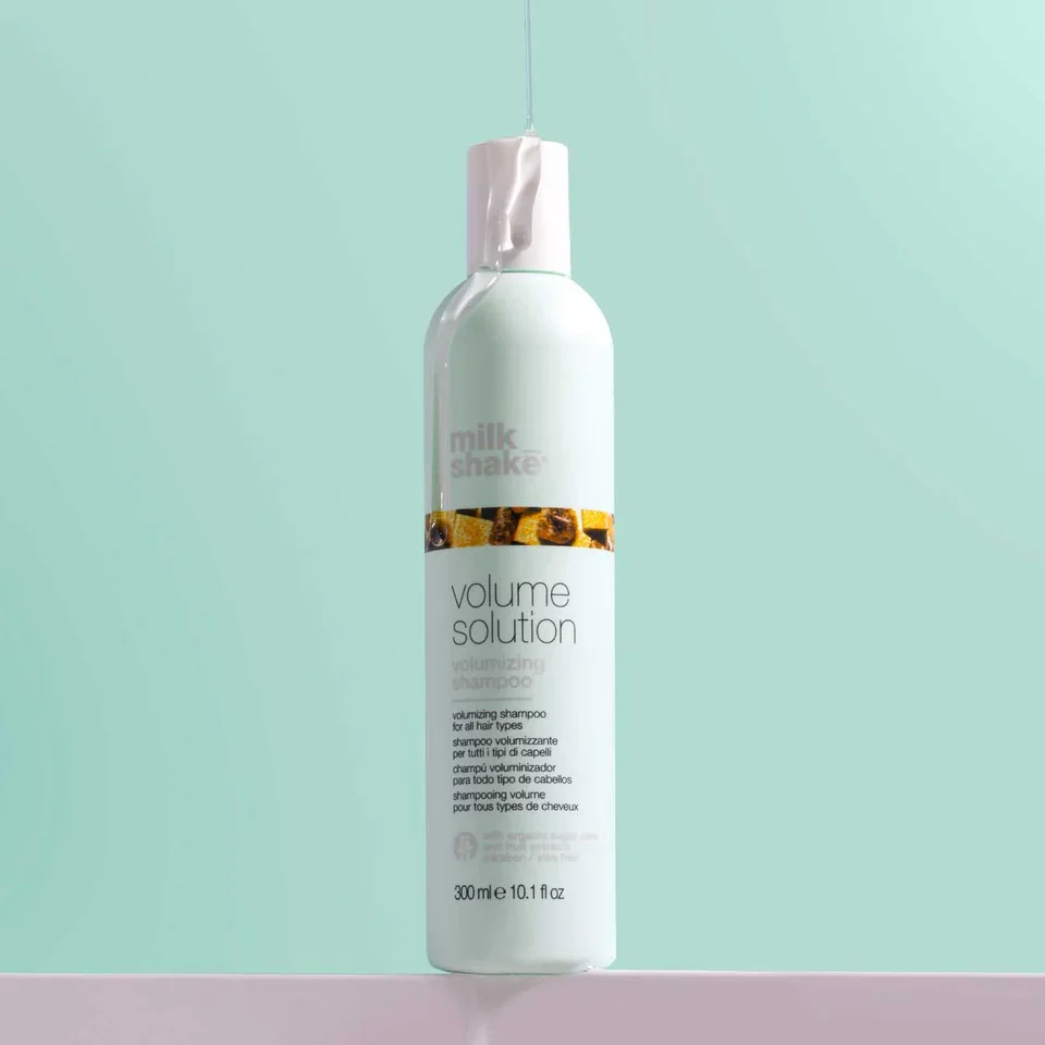 milk-shake-volumizing-shampoo-lifestyle.webp