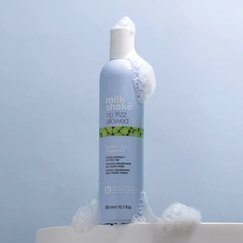 milk-shake-no-frizz-allowed-perfecting-shampoo-lifestyle.webp