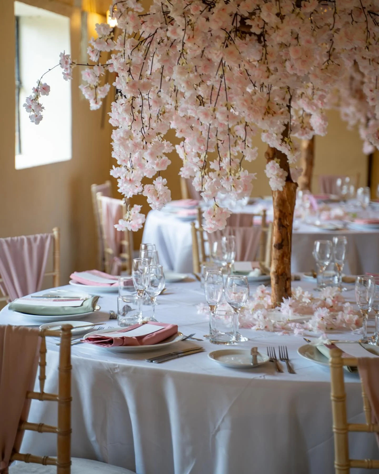 The most gorgeous wedding breakfast set up at @hautboishall by @epic.events.norfolk ✨

(Photos taken by @megannancy_photoandfilm )

Photography // @laurenelise_photos
Venue // @hautboishall
Decor // @epic.events.norfolk
Hair Stylist // @michelleannbr