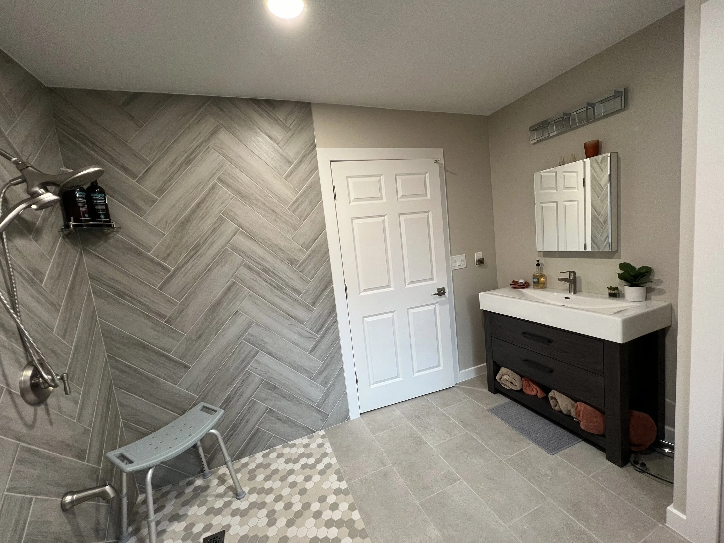 Bathroom 1 pic 3.jpeg