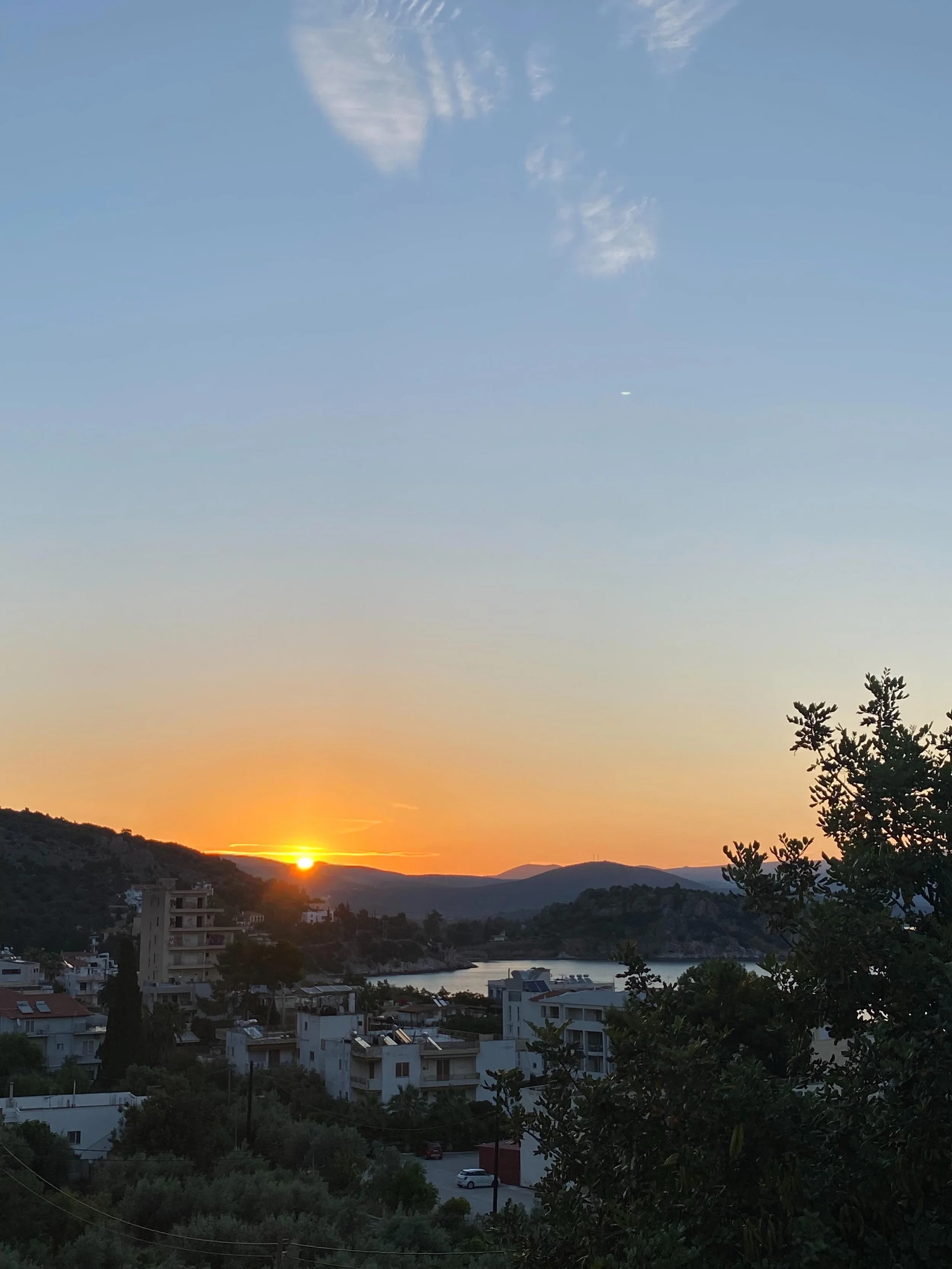 Intentional moments to catch a sunrise settles our nervous system, allows us to breathe deeper and live in the moment. These magical moments that happen on the regular day after day. Nature continually showing up and shining bright inspiring us to lo
