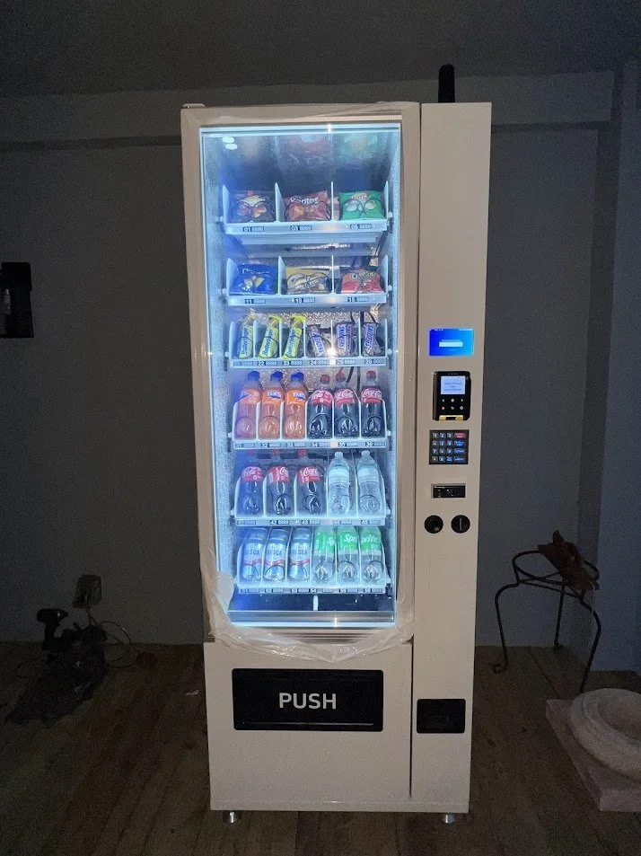 Advanced Snack & Beverage Vending Machine