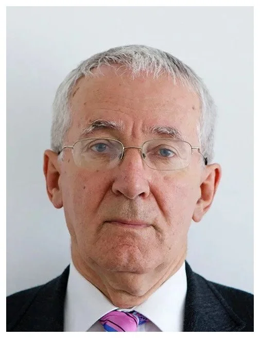 white-border-export-2026-05-04T20-22-43-Éamon+O'Murchu.jpg